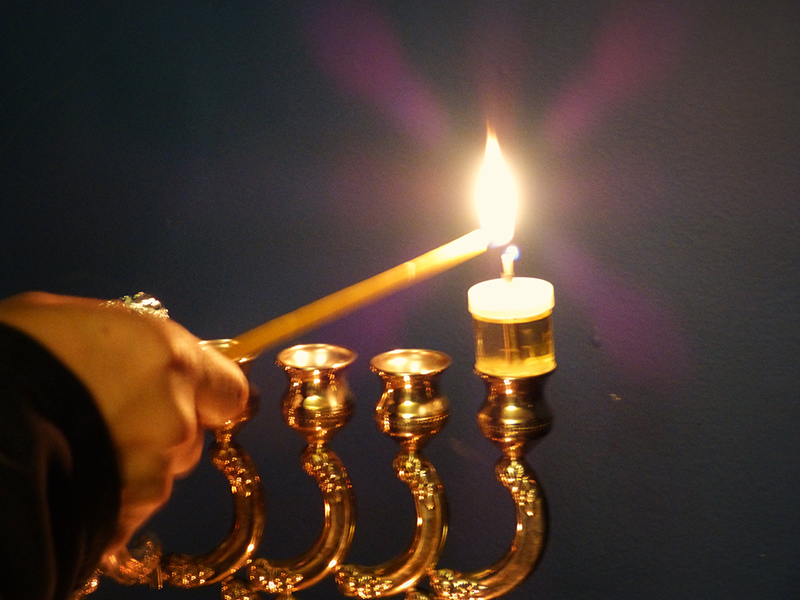 Evening Minyan, Menorah Lighting